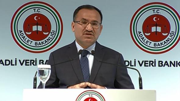 Ο Τούρκος υπουργός Δικαιοσύνης για την υπόθεση των «8»: Βλάπτει ανεπανόρθωτα τις σχέσεις μας - Φωτογραφία 1