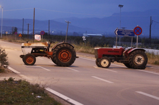 Μπλόκα Αγροτών: Στήνονται νέα στη δυτική Μακεδονία - Κλείνουν δρόμο για το τελωνείο Κρυσταλλοπηγής! - Φωτογραφία 1