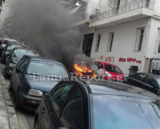 Λαμία: Λαμπάδιασε αυτοκίνητο μέσα στην πόλη - Επεισοδιακή κατάσβεση - Φωτογραφία 10