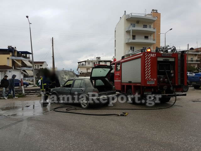 Λαμία: Λαμπάδιασε αυτοκίνητο μέσα στην πόλη - Επεισοδιακή κατάσβεση - Φωτογραφία 5