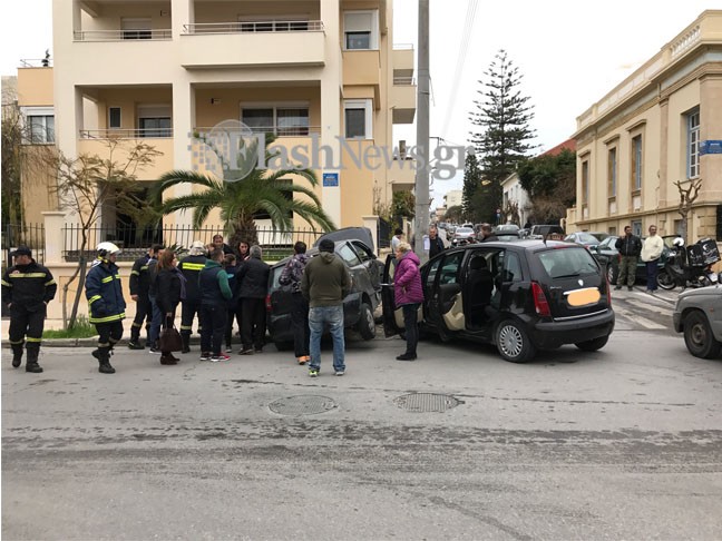 Σφοδρή σύγκρουση μεταξύ δύο αυτοκινήτων στην Νεάρχου στα Χανιά [photos] - Φωτογραφία 3