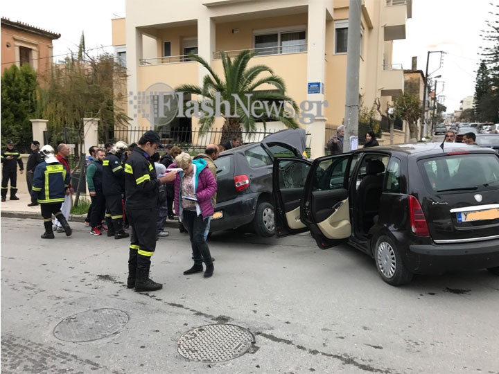 Σφοδρή σύγκρουση μεταξύ δύο αυτοκινήτων στην Νεάρχου στα Χανιά [photos] - Φωτογραφία 4