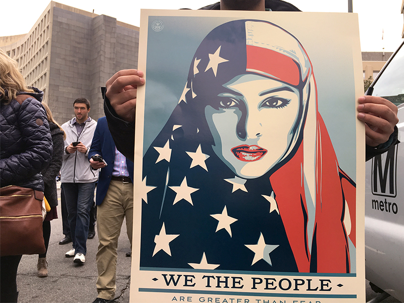Ποια είναι η πανέμορφη μουσουλμάνα που έγινε σύμβολο της εξεγερμένης Αμερικής - Φωτογραφία 3