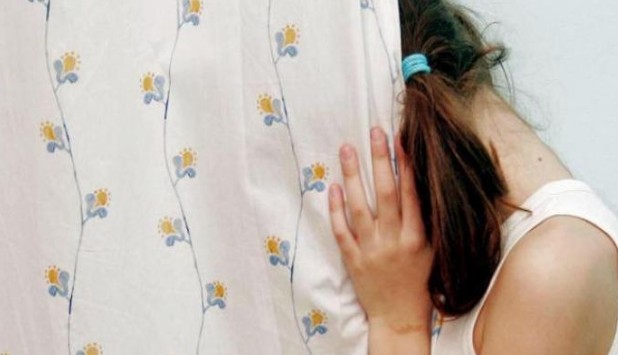 Γυναίκα στην Ιταλία εξέδιδε σε ηλικιωμένο τη 12χρονη κόρη της - Φωτογραφία 1