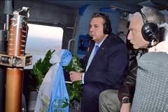 Ρίψη στεφάνου στα Ίμια από τον Πάνο Καμμένο