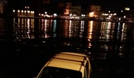 Χαμός στο λιμάνι των Χανίων - Αυτοκίνητο φούνταρε στη θάλασσα - Φωτογραφία 1