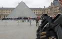 «Αλλάχ ου Άκμπαρ» φώναξε ο δράστης της επίθεσης στο Λούβρο στο Παρίσι