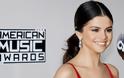 Η Selena Gomez επιστρέφει μουσικά με συνεργάτες - έκπληξη