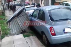 Πάτρα: Οι ισχυροί άνεμοι ξεκόλλησαν λαμαρίνες - Από θαύμα δεν τραυματίστηκε πεζός, ζημιές σε αυτοκίνητα