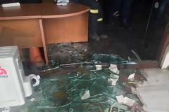 Πυροσβέστες εισέβαλαν νωρίτερα στο Υπουργείο Διοικητικής Μεταρρύθμισης! Έσπασαν την τζαμαρία - Θα κατασκηνώσουν εκεί!
