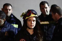Μας τρέλανε...ΑΥΤΟ το παγωμένο βλέμμα της πυροσβέστη κέρδισε τις εντυπώσεις!