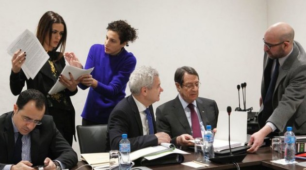 Αναστασιάδης και Ακιντζί επιλέγουν τα βήματα για το Κυπριακό - Φωτογραφία 1