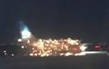 Θρίλερ στο JFK! Αεροπλάνο τυλίχθηκε στις φλόγες - Φωτογραφία 3
