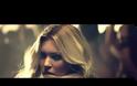 Η Kate Moss φιλάει στο στόμα τον George Michael [video]
