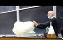 VIDEO: Όταν η χημεία γίνεται απίστευτα διασκεδαστική