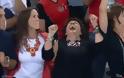 Tην... πάτησε η μητέρα του Φελπς (video, photos)