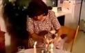 AΠΙΣΤΕΥΤΟ VIDEO: Γάτα τρώει με πιρούνι και chopsticks