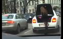 VIDEO: Δείτε τι κάνει η sexy οδηγός της πανάκριβης Bentley που...εξάπτει την φαντασία..!!!