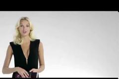 Γδύσε την κι εσύ με το… κινητό σου (VIdeo)