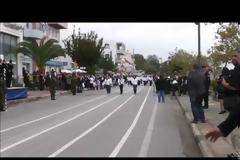 Πρέβεζα: Μαθητές γύρισαν τα κεφάλια αριστερά στους επισήμους (ΦΩΤΟ+ΒΙΝΤΕΟ)