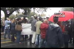 Κέρκυρα: Τα ΜΑΤ απέκλεισαν διαδηλωτές - Αντιφασίστες κατά Χρυσής Αυγής