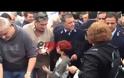 Βίντεο: Μοιράζουν φασολάδα στη διαμαρτυρία