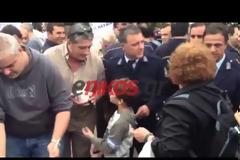 Βίντεο: Μοιράζουν φασολάδα στη διαμαρτυρία
