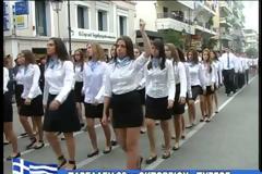 Πύργος: Απέβαλαν την μαθήτρια που ύψωσε τη γροθιά στην παρέλαση [video]