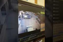 Λεωφόρος Φυλής – Μοτοσυκλετιστή χτύπησε και εγκατέλειψε γυναίκα - Δείτε τα βίντεο-ντοκουμέντα