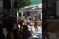 Αχαΐα: 94 ετών … τραγουδάει και χορεύει