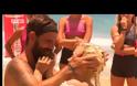 Survivor: Συγκινημένη η Λάουρα Νάργες έπεσε στην αγκαλιά του Μιχάλη Μουρούτσου! [video]