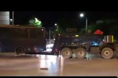 Θεσσαλονίκη: Την παρέμβαση του εισαγγελέα για την επίθεση στα ΜΑΤ ζητά η Ένωση Αστυνομικών Υπαλλήλων