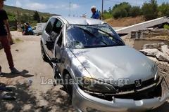 Λαμία: Τούμπαρε μέσα στην πόλη - Τραυματίστηκε η οδηγός