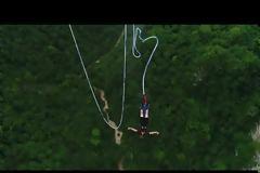 Το πιο παράτολμο bungee jumping από ύψος 260 μέτρων [video]