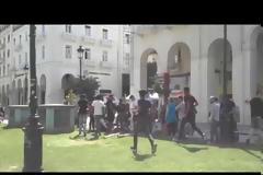 «Τι ζούμε ρε μ@λάκ@ !!! Γυαλιά - καρφιά έκαναν πάλι την πλατεία Αριστοτέλους συμμορίες λαθρομεταναστών! [Βίντεο]