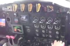 ΤΡΟΜΟΣ: Αεροπλάνο πέρασε μέσα από τον τυφώνα [video]