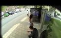 Δείτε τη φάρσα που έγινε σε κόσμο που περίμενε σε στάση λεωφορείου! [video]