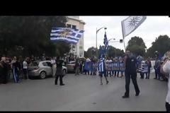 Θεσσαλονίκη: Με κρεμάλες η πορεία για τη Μακεδονία: «Στα όπλα, στα όπλα να πάρουμε τα Σκόπια» [pics, vids]