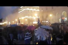 Ένταση στη Θεσσαλονίκη στην πορεία για τη Μακεδονία: Οπαδοί του ΠΑΟΚ επιτέθηκαν σε αντιεξουσιαστές - Δύο τραυματίες [Βίντεο]