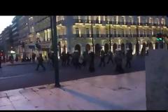 Σε συλλήψεις μετατράπηκαν οι προσαγωγές για τα επεισόδια στη συγκέντρωση για τη Μακεδονία [Εικόνες-Βίντεο]