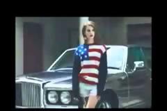 Η Lana Del Rey παρουσιάζει το τραγούδι της για τον Elvis