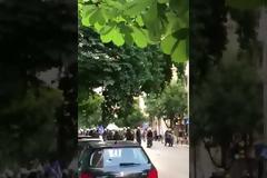 Επεισόδια στη Θεσσαλονίκη! Συγκρούσεις διαδηλωτών με αντιεξουσιαστές μετά την πορεία για τη Μακεδονία