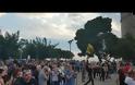 Επεισόδια στη Θεσσαλονίκη! Συγκρούσεις διαδηλωτών με αντιεξουσιαστές μετά την πορεία για τη Μακεδονία