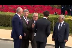 Δημοσιογράφος ρώτησε τον Γιούνκερ αν ήταν μεθυσμένος στη Σύνοδο του ΝΑΤΟ - «Απαιτώ σεβασμό» [video]