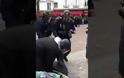 Έλληνας είναι ο διαδηλωτής που ξυλοκόπησε ο συνεργάτης του Μακρόν (ΒΙΝΤΕΟ)