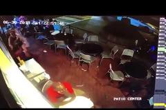 Πελάτης χούφτωσε σερβιτόρα και εκείνη τον... ξάπλωσε κάτω! [video]