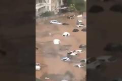 Βούλιαξαν τα Βόρεια προάστια από την καταιγίδα - Τα αυτοκίνητα επέπλεαν στην Κηφισίας Video