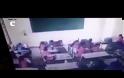 Το βίντεο της φρίκης: Δάσκαλος στην Ινδία έδειρε μέχρι λιποθυμίας μαθητή επειδή… άργησε