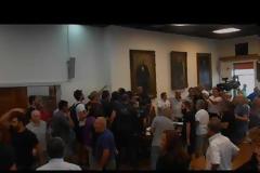 Άγριο ξύλο στο δημοτικό συμβούλιο Βόλου (BINTEO)