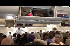 Μέσα στο αεροσκάφος της Emirates! Οι στιγμές αγωνίας με τους 100 άρρωστους επιβάτες [Video]
